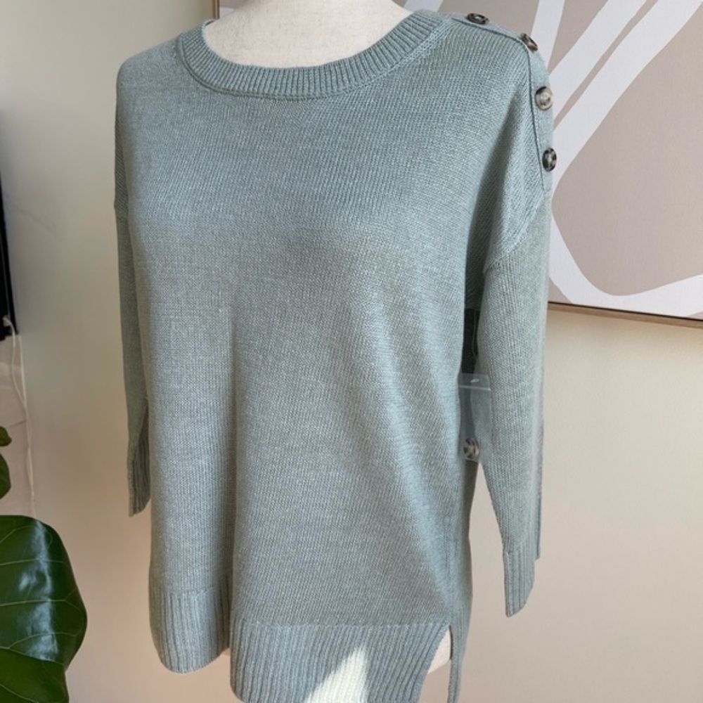 NWOT TAHARI 100% linen, sage green sweater in size S with 3/4 sleeves